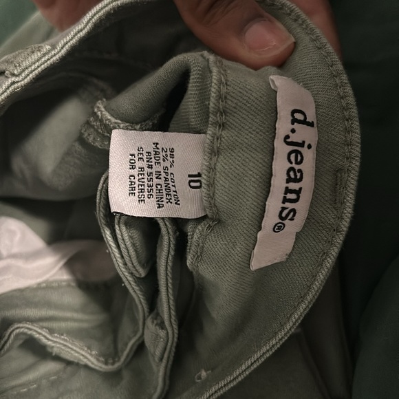 Green pant:worn pant - Picture 3 of 4